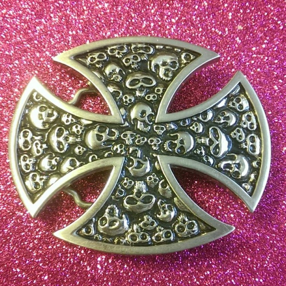 Carved Skull & Cross metal snap belt buckle